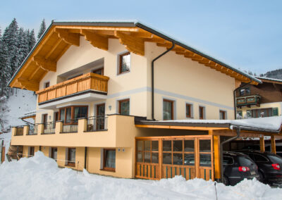 Aussenansicht Appartements Landhaus Jandl Wagrain